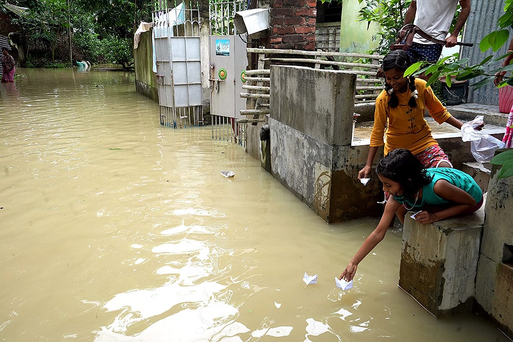 | Photo: PTI/Swapan Mahapatra : Rains in Bardhaman